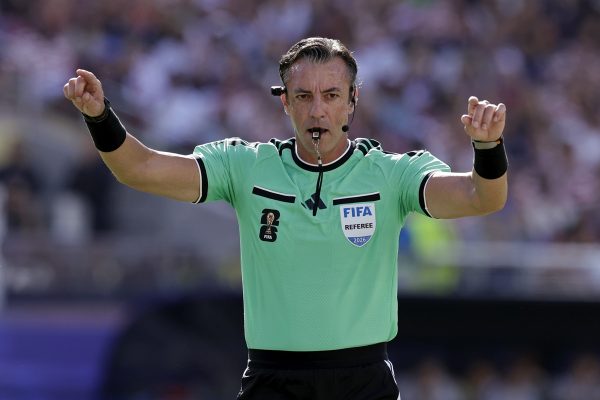 Chefe de Arbitragem da FIFA, Collina, Defende Raphael Claus Após Críticas de Trump