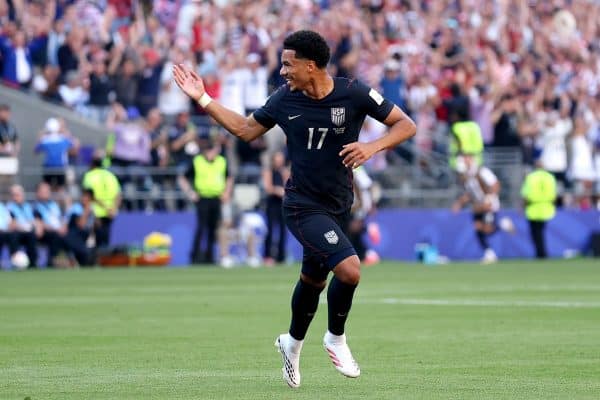 Tillman iguala Pelé e Messi em recorde de gols de falta na Copa do Mundo
