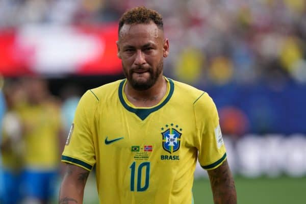 Neymar encerra ciclo na Seleção Brasileira com cartão amarelo e gol de pênalti