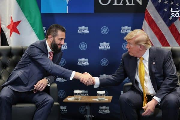 Trump considera retirar a Síria da lista de patrocinadores do terrorismo