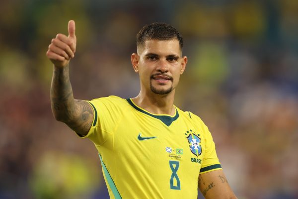 Bruno Guimarães expressa desejo de jogar no Arsenal, mas Newcastle mantém firmeza