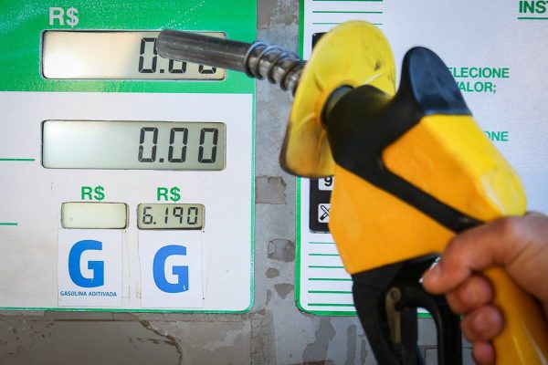 Decisão sobre subsídios da gasolina fica para próxima semana, diz Durigan