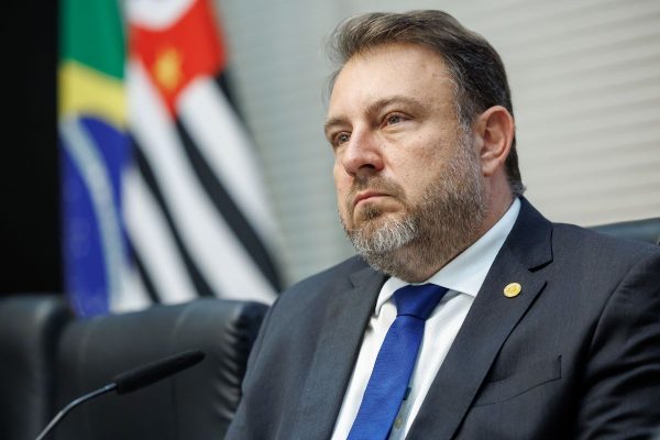 Bruno Zambelli, irmão de Carla Zambelli, é homenageado com medalha em São Paulo