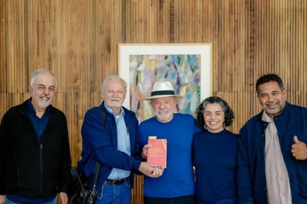 Lula discute com líderes do MST ações de ajuda à Venezuela