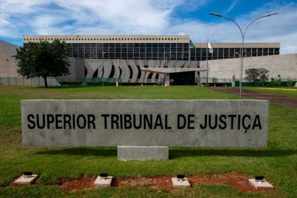 STJ Confirma: Planos Devem Cobrir Cirurgias de Feminização Facial