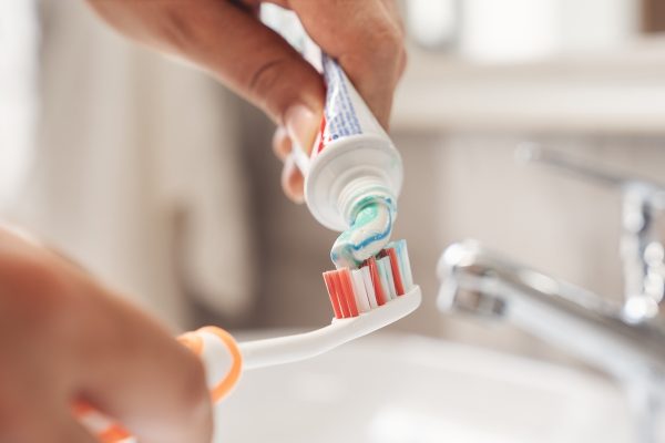 Pastas de Dentes Clareadoras Têm Efeito Limitado, Explicam Dentistas