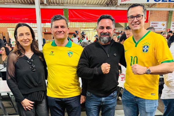 Vereador aliado de Moro criticou ex-juiz por abraço em Dino