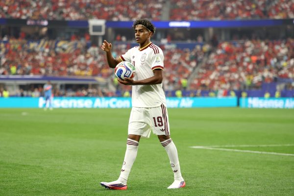 Espanha enfrenta Bélgica em duelo de gerações nas quartas da Copa do Mundo