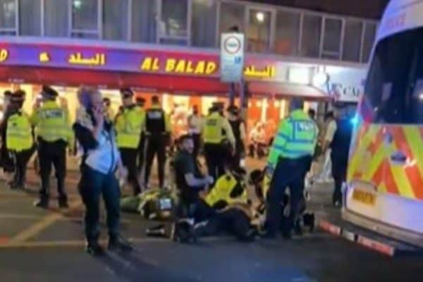 Tumulto em Londres após vitória da França sobre Marrocos resulta em 4 presos e policial ferido