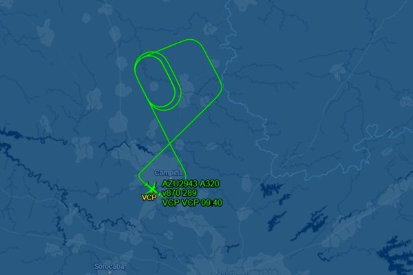 Avião da Azul faz pouso de emergência em Campinas após decolar para Manaus