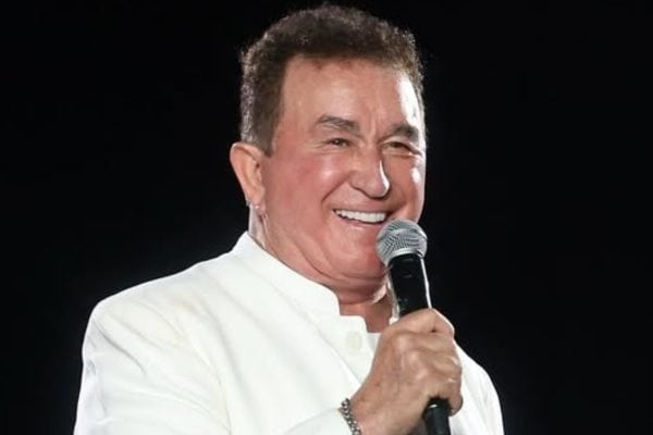 Caminhão de Amado Batista perde controle e atinge casas em Goiânia; ninguém se fere