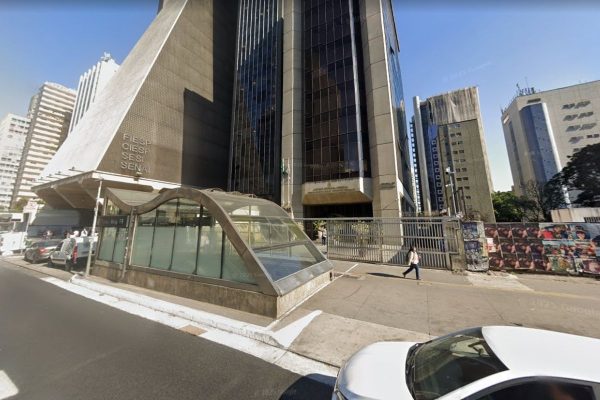 Pacote com rojões e bilhete é deixado em prédio da Justiça na Paulista