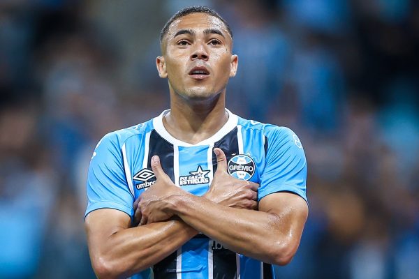 Grêmio com Carlos Vinícius está pronto para enfrentar Cruzeiro no DF