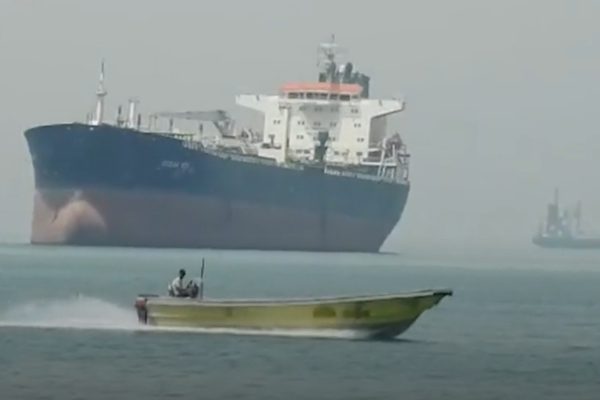 EUA realizam novos ataques ao Irã após incidente no Estreito de Ormuz