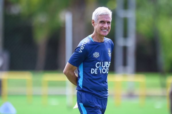 Luís Castro destaca mudança de postura do Grêmio após vitória sobre o Cruzeiro