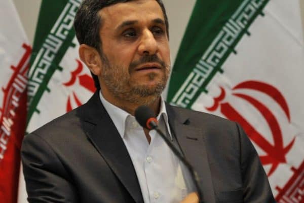 Ahmadinejad em prisão domiciliar por alegado plano de Israel, diz NYT