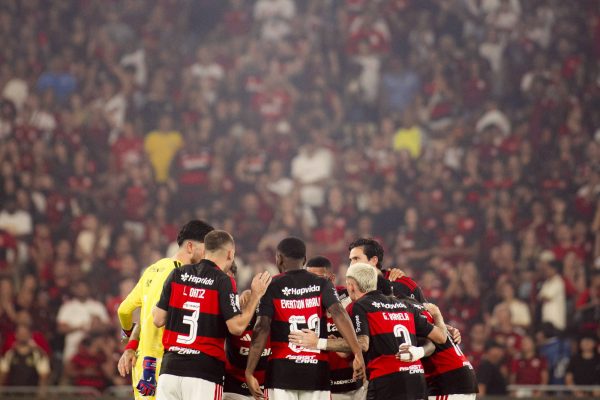 Flamengo lança concurso para torcida criar novo uniforme “Manto da Nação”