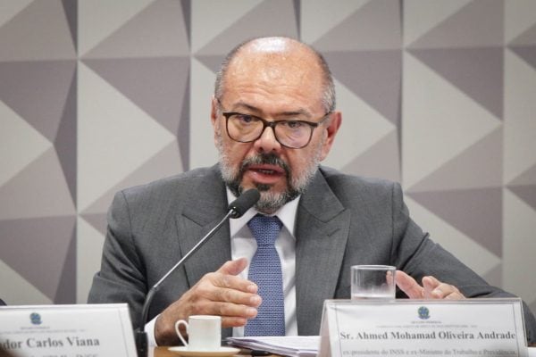PF acusa ex-ministro de Bolsonaro de receber R$ 550 mil em propina
