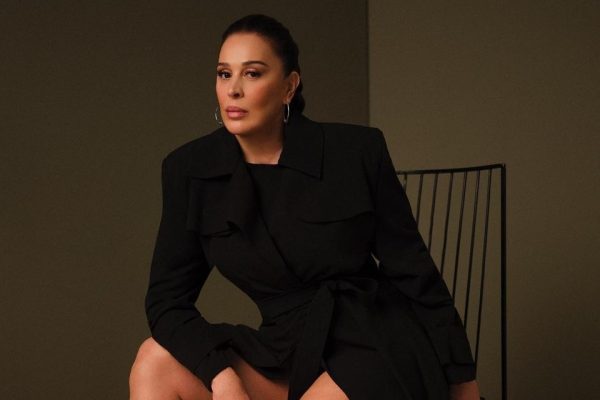 Claudia Raia revela insônia na menopausa; médica oferece dicas para lidar com o problema