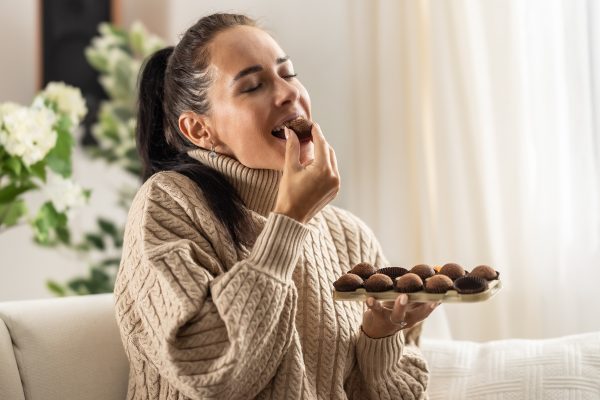 Nutricionista Caroline Campos sugere como consumir doce sem afetar a glicose
