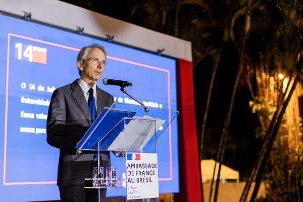 Embaixador Emmanuel Lenain se despede durante celebração do 14 Juillet em Brasília