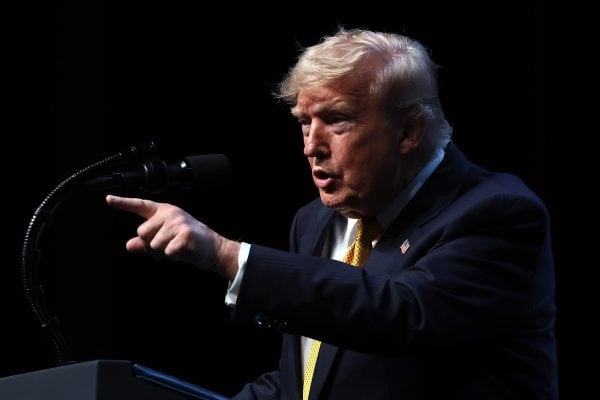 Trump impõe tarifa de 25% sobre produtos brasileiros após investigação