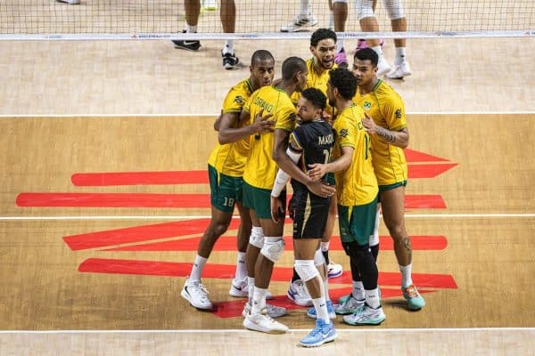 Brasil derrota França na Liga das Nações de Vôlei e sobe para 7ª posição