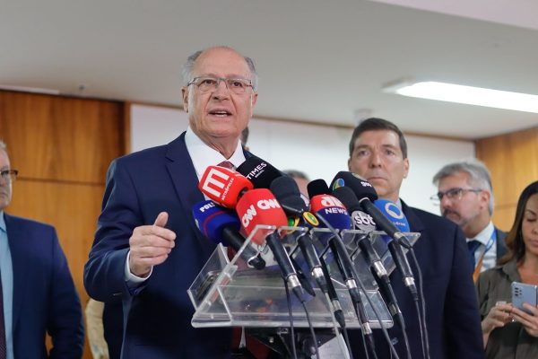 Governo brasileiro anuncia programa em resposta ao tarifaço dos EUA