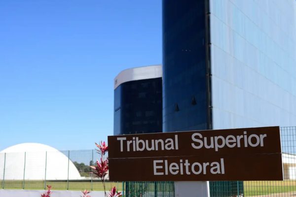TSE firma acordo com gigantes da tecnologia para combater desinformação nas eleições de 2026