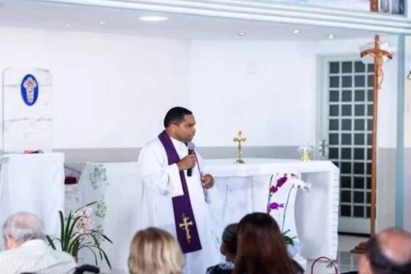 Padre Delson Zacarias dos Santos, foragido por abusos no DF, é preso em Sergipe