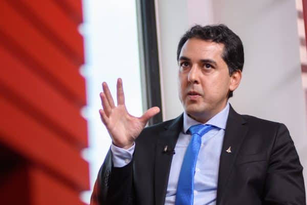 Saúde do DF contrata médicos PJ para cobrir faltas na escala, diz secretário