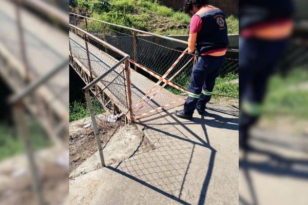 Rompimento de tubulação interdita ponte no interior de São Paulo