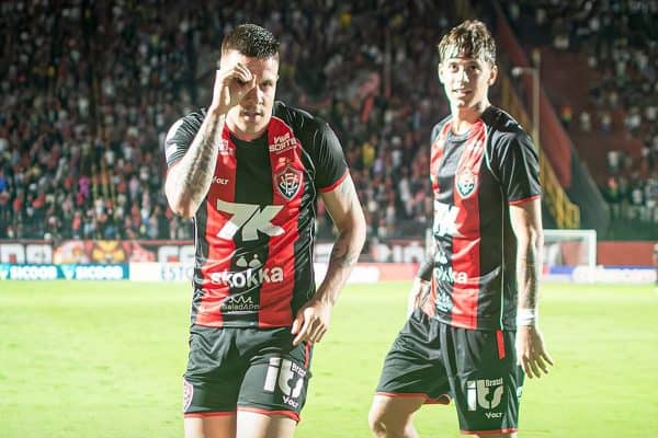 Vitória supera Vasco com gol de Renato Khayser e sobe para 10ª posição no Brasileirão