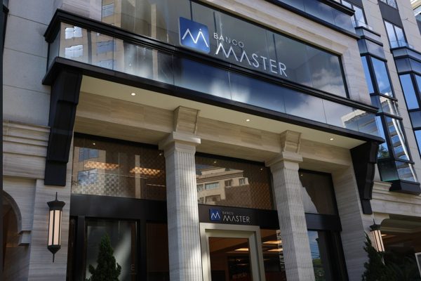 Banco Master transferiu R$ 57,9 milhões para empresa com capital de apenas R$ 40