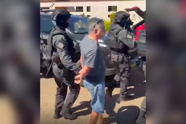 Suspeito de matar casal em condomínio no DF é preso; veja o vídeo