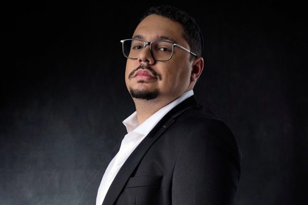 Ex-dono da Naskar, Douglas Silva de Oliveira, some com R$ 900 milhões e debocha: “Férias”