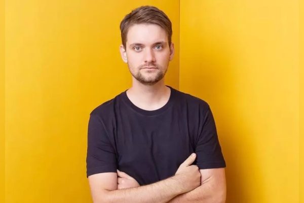 Moraes remove tornozeleira eletrônica de Bismark Fugazza, youtuber do canal Hipócritas