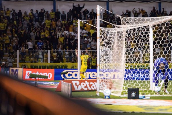 Brasileirão: Mirassol supera Grêmio por 2 x 1 no Maião