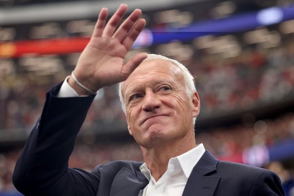 Deschamps encerra sua trajetória na França com recorde em Copas contra a Inglaterra