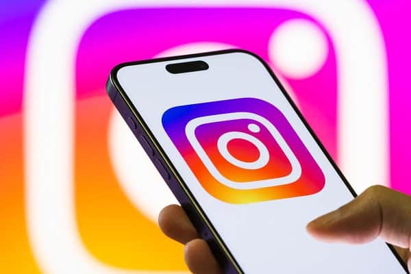 Usuários enfrentam problemas no Instagram e Facebook neste domingo (19/7)