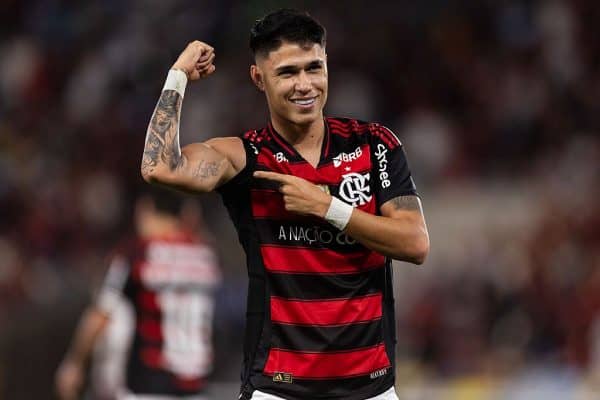 Flamengo confirma que Luiz Araújo sofreu lesão no joelho esquerdo após amistoso