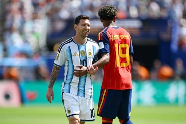 Barcelona comemora reencontro de Yamal e Messi na final da Copa do Mundo