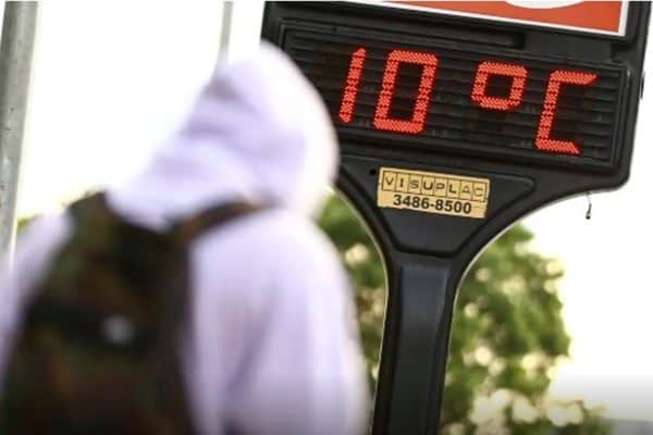 Frente fria avança no Sul do Brasil enquanto calor seco predomina no país