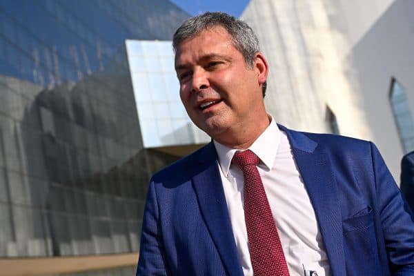 Lindbergh Farias associa vitória da Espanha na Copa ao PT e critica Milei