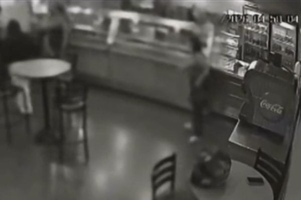 Imagens de segurança mostram briga em fast-food resultando na morte de homem em Valparaíso