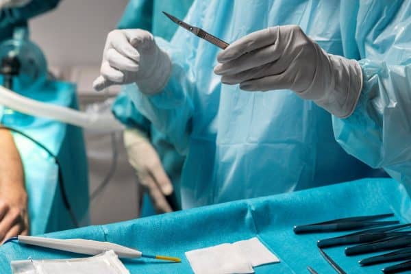 Médico ortopedista é detido no Rio por cirurgia incorreta e irregularidades