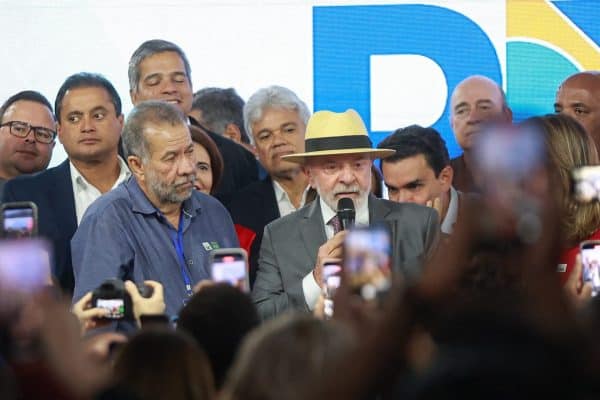 PDT confirma apoio à reeleição de Lula durante convenção em Brasília