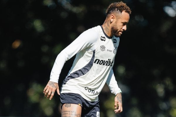Neymar brilha em treino do Santos, mas não jogará contra Universidad Central