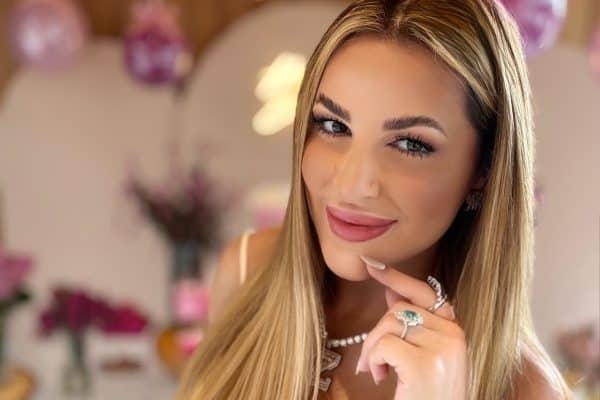 Ato em Apoio a Deolane Bezerra é Convocado em São Paulo