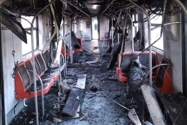 Incêndio em trem da linha 12-Safira interrompe operação em São Paulo